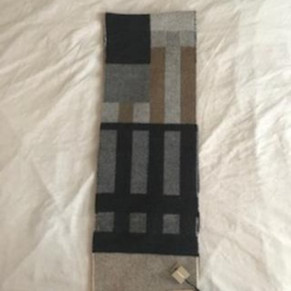 NWT Burberry Wool and Cashmere Color Block Mega Check Blanket Scarf - Picture 9 of 11
